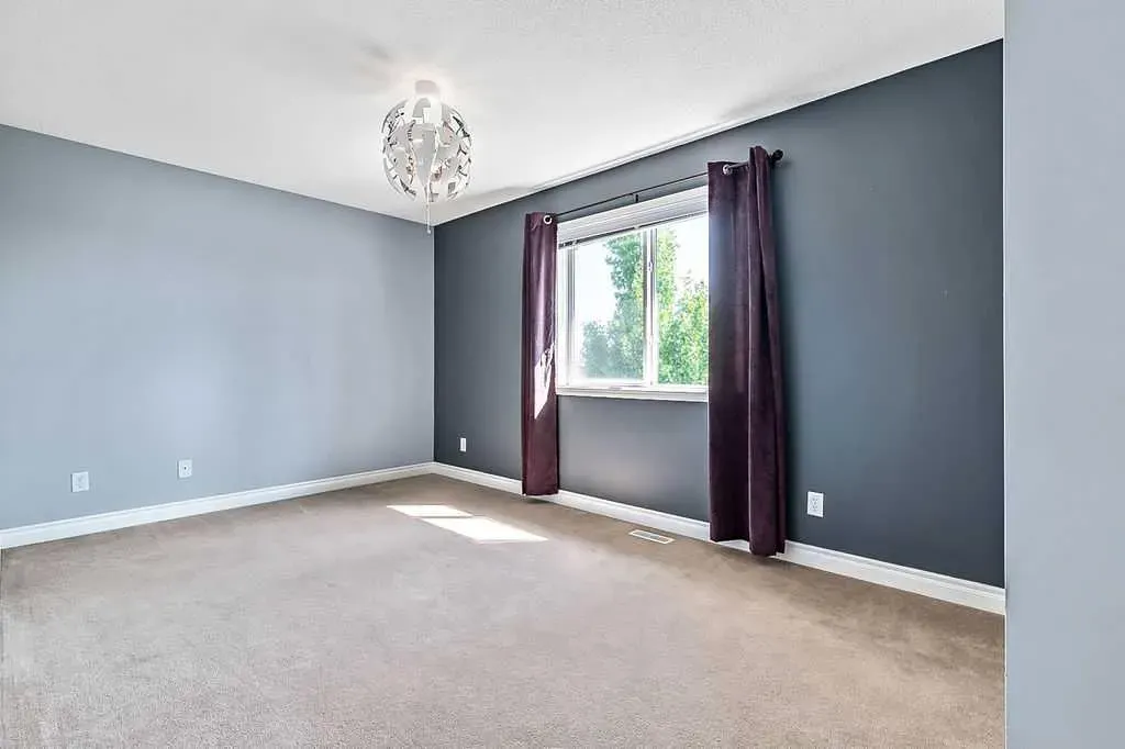 521 Westmount Close