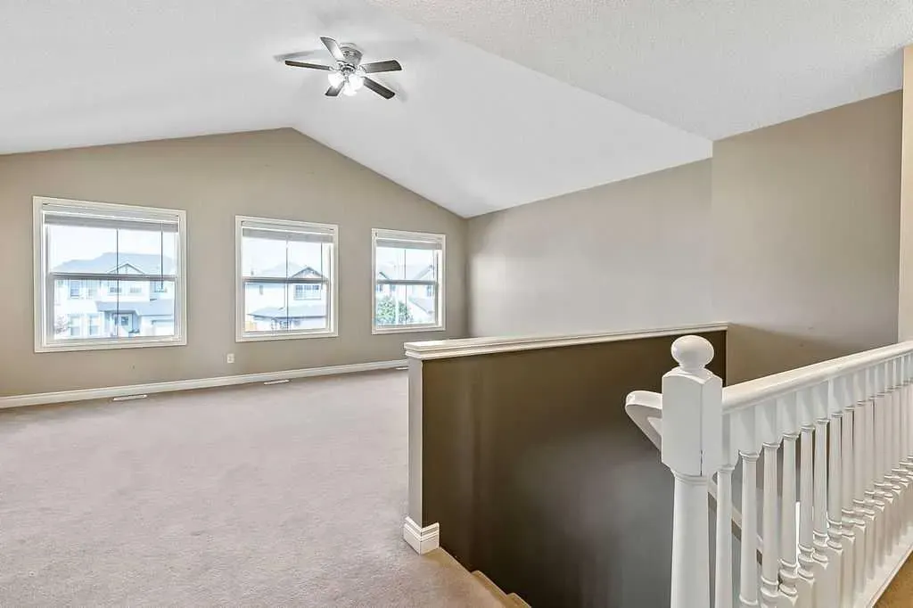 521 Westmount Close