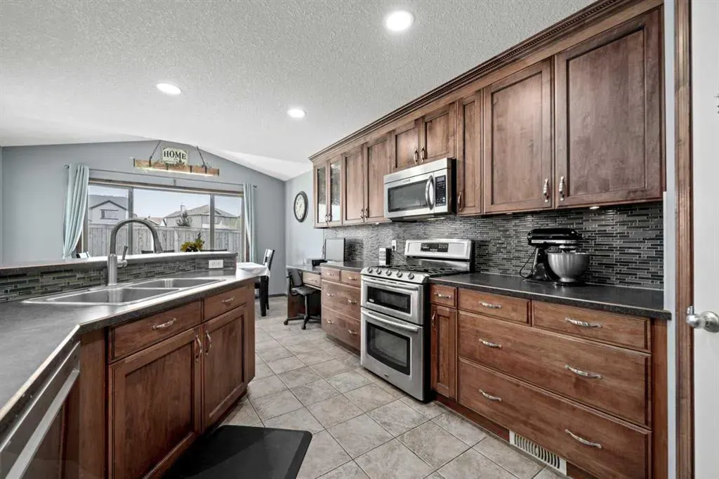 10 Crystalridge Bay