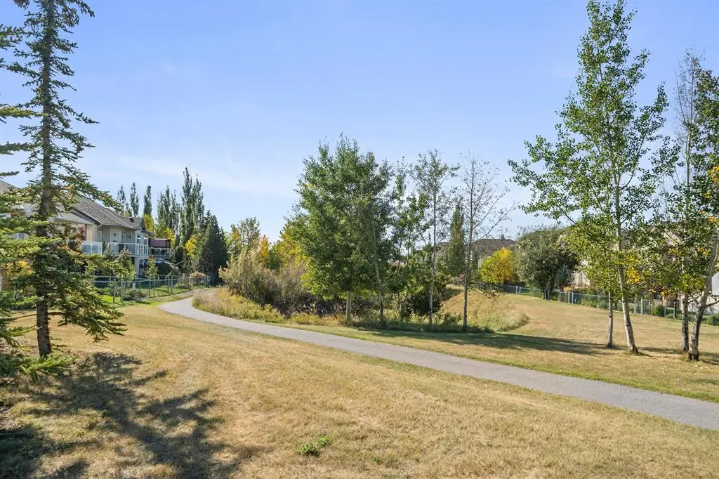 10 Crystalridge Bay