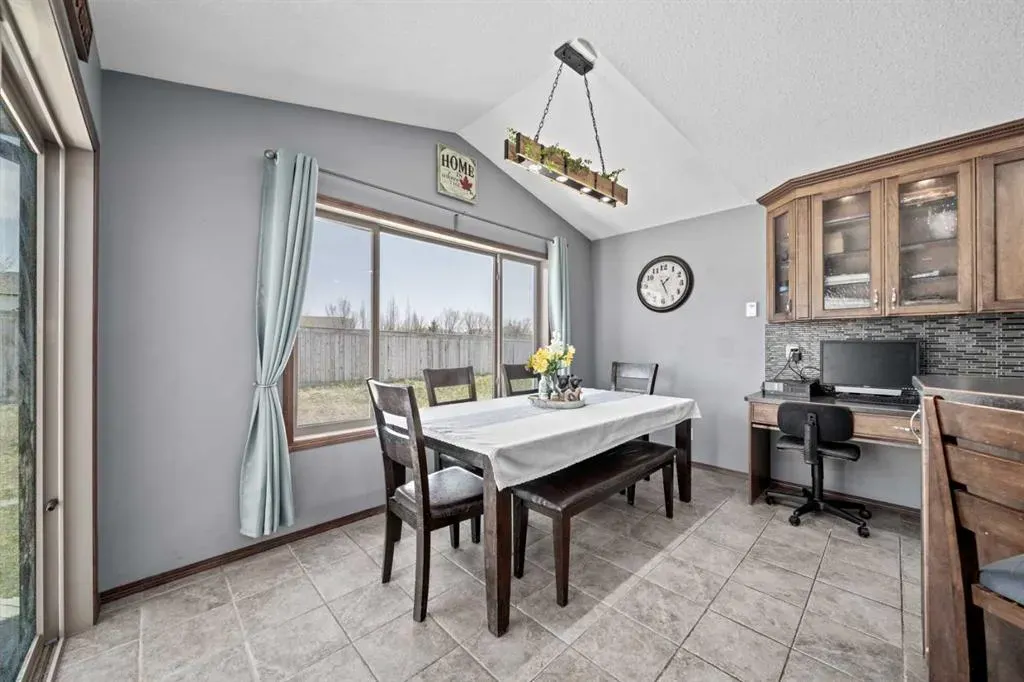 10 Crystalridge Bay