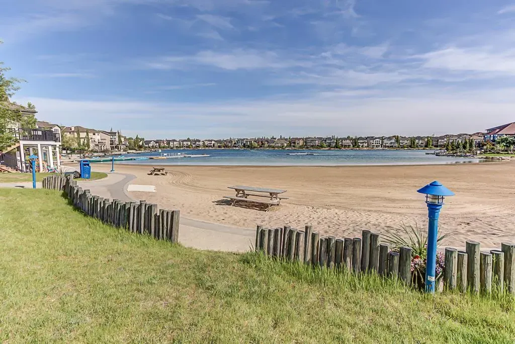 10 Crystalridge Bay