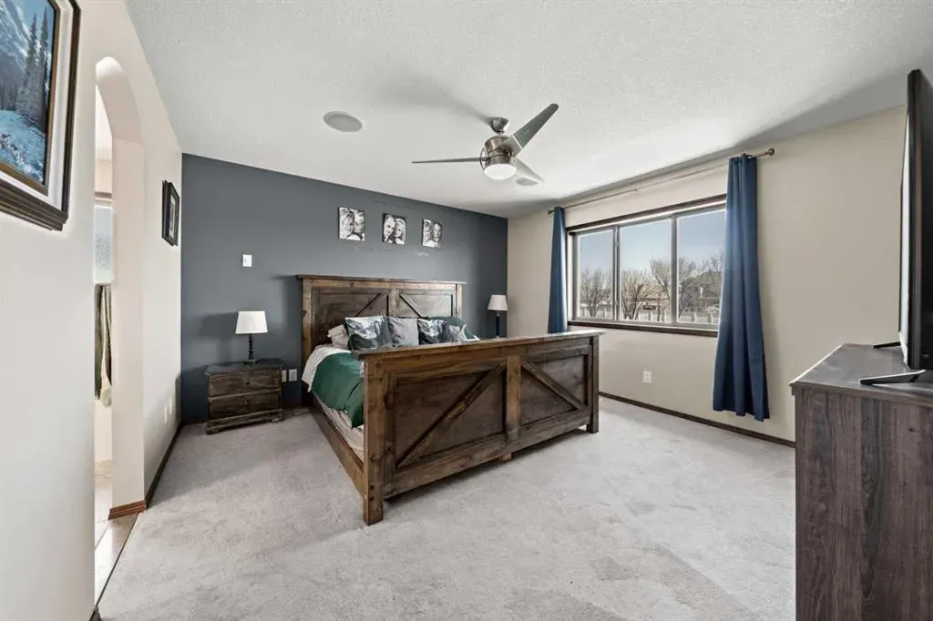 10 Crystalridge Bay