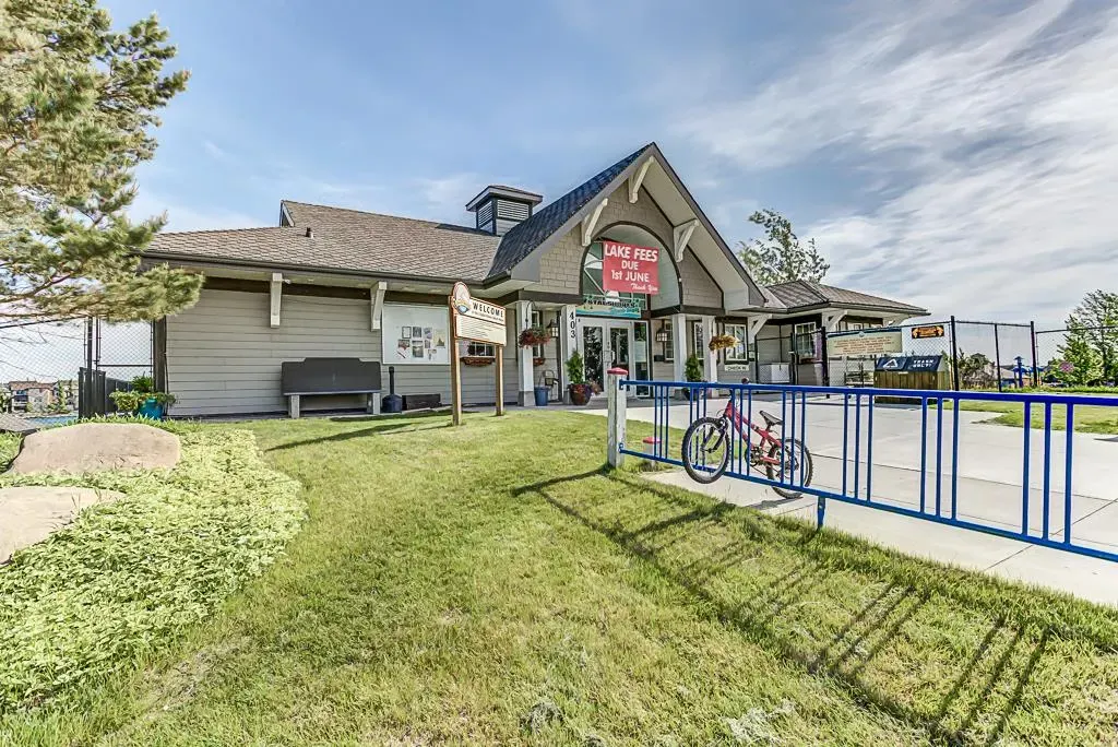 10 Crystalridge Bay