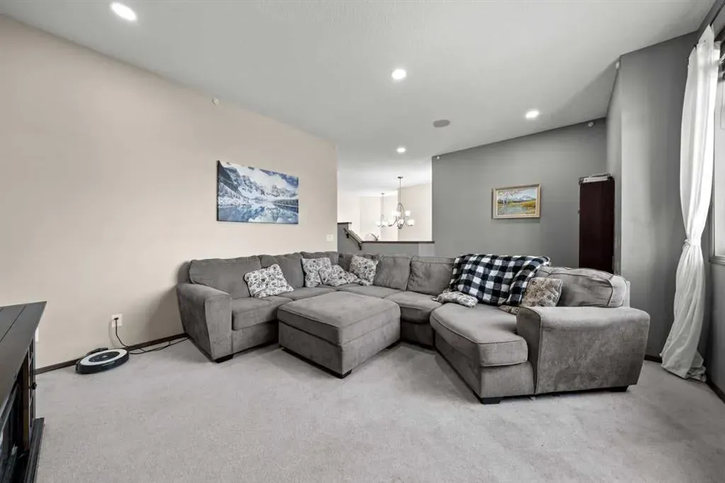 10 Crystalridge Bay