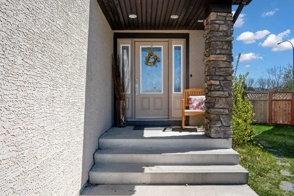 10 Crystalridge Bay