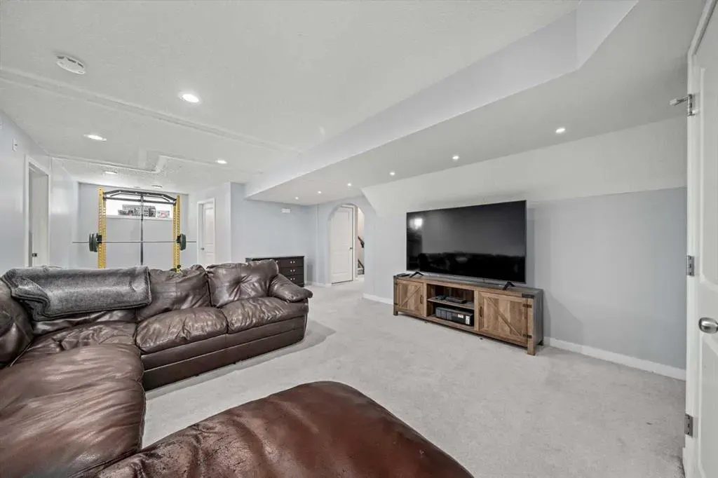10 Crystalridge Bay