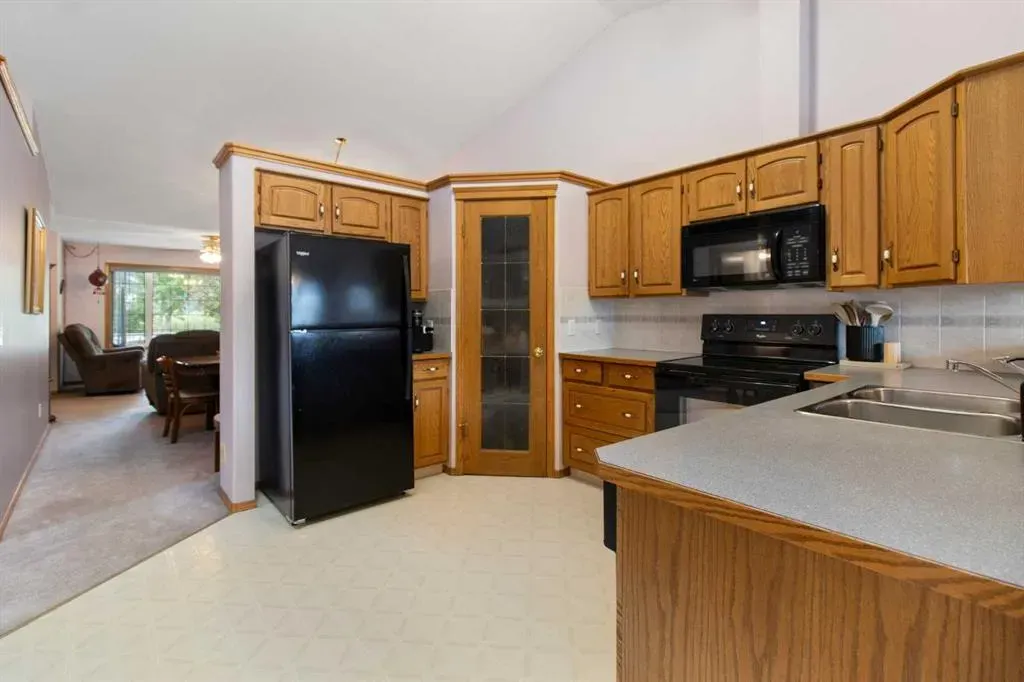 520 Lakeside Boulevard