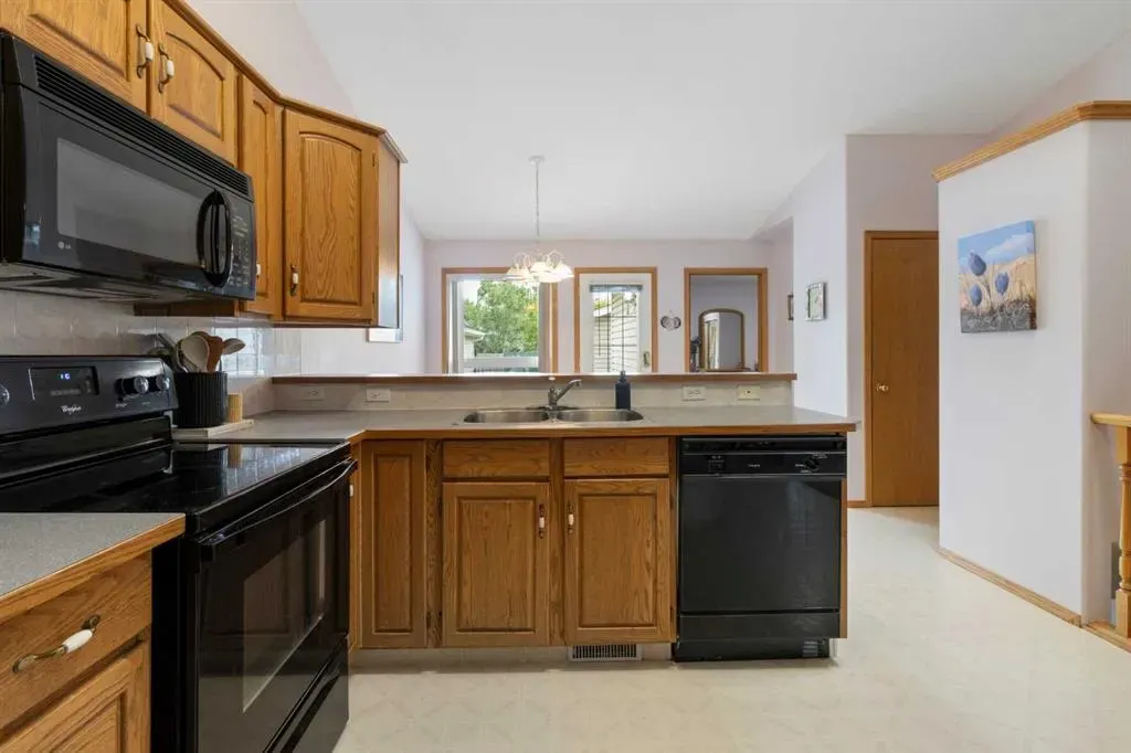 520 Lakeside Boulevard