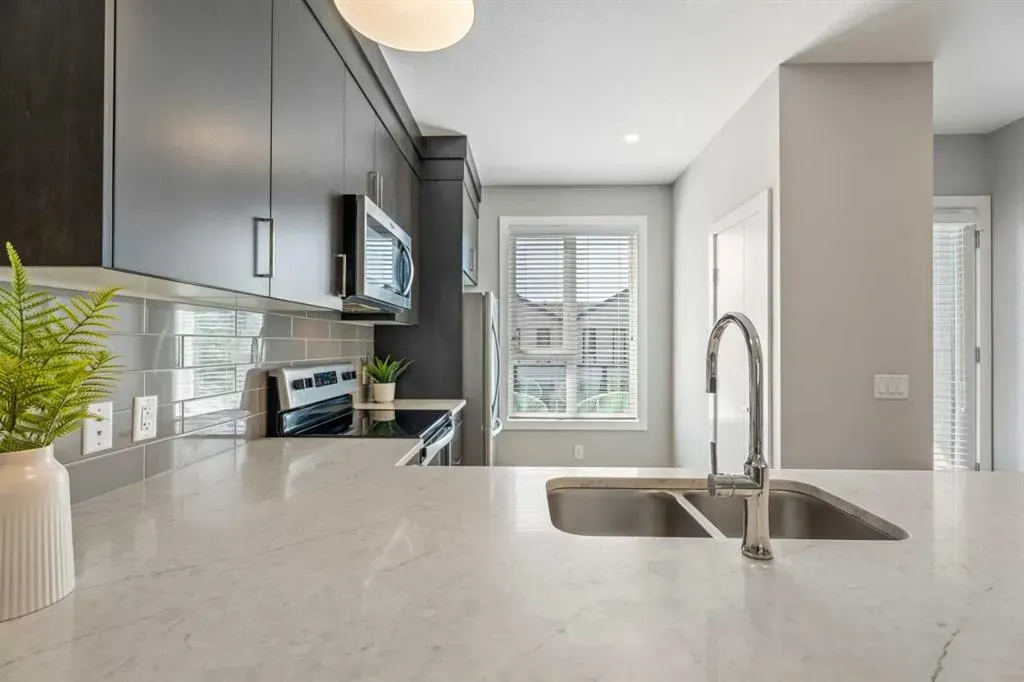 508 Drake Landing Wynd