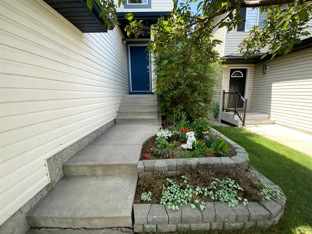 172 Tuscany Meadows Heath NW