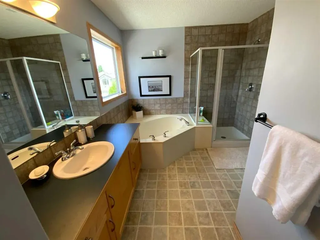 172 Tuscany Meadows Heath NW