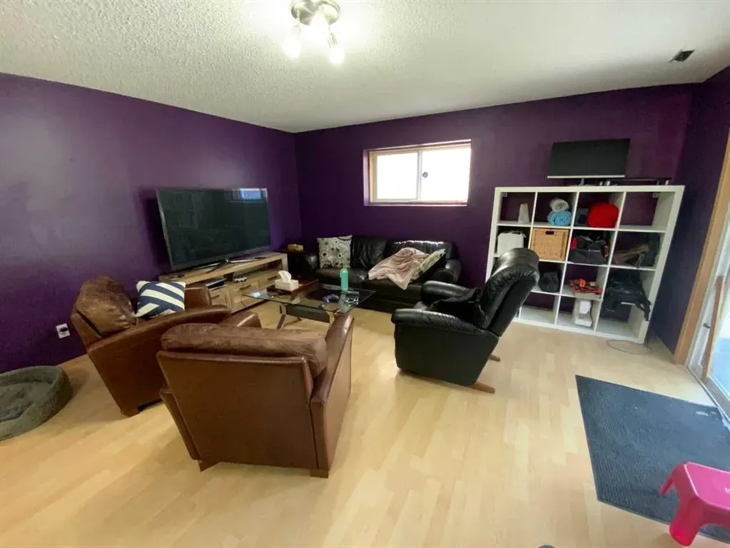 172 Tuscany Meadows Heath NW