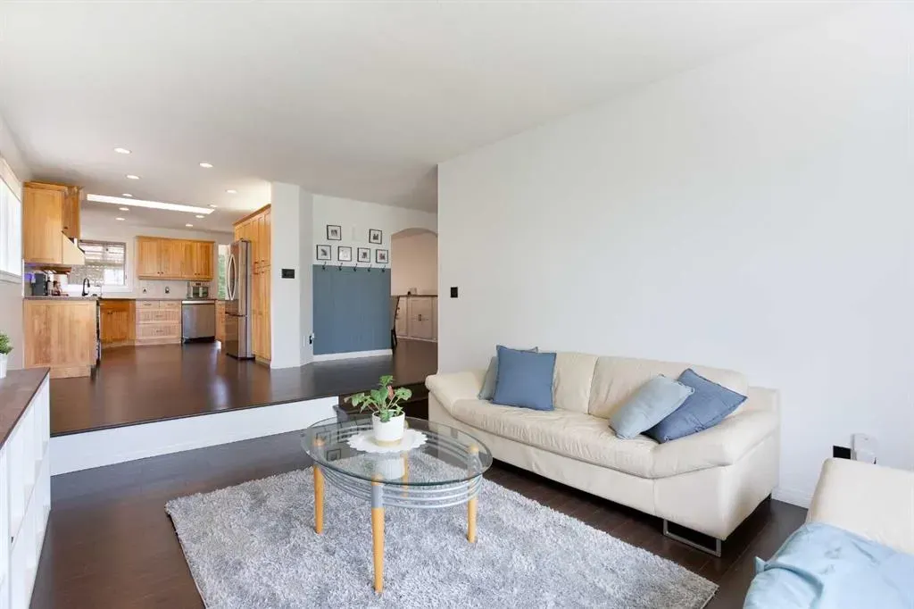 123 Woodbend Way