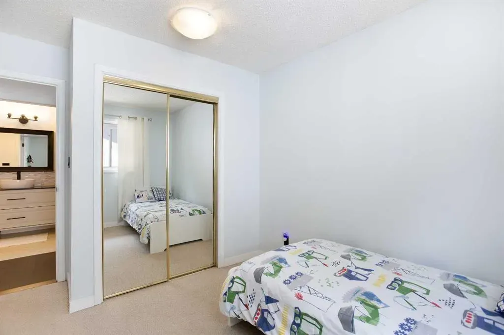 123 Woodbend Way