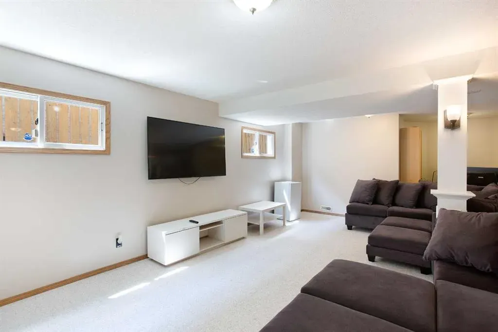 123 Woodbend Way