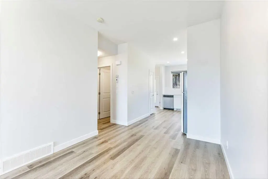 16 Evanscrest Park NW, #310