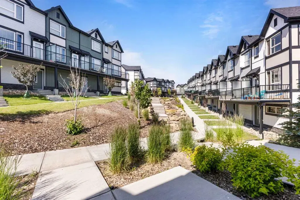 16 Evanscrest Park NW, #310