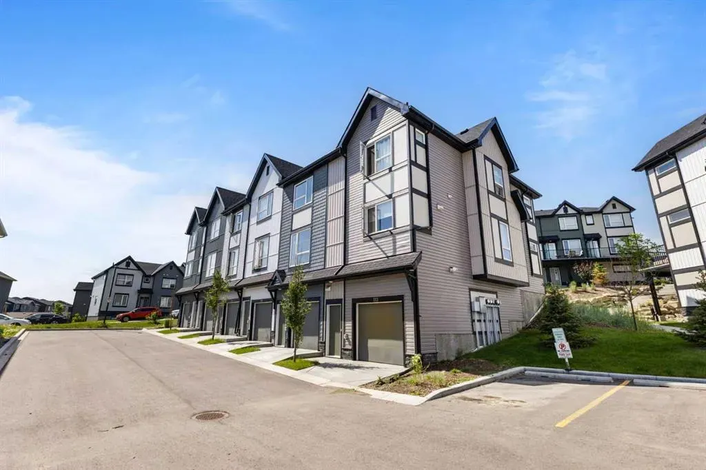 16 Evanscrest Park NW, #310