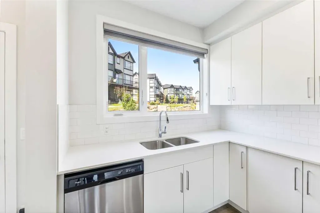 16 Evanscrest Park NW, #310