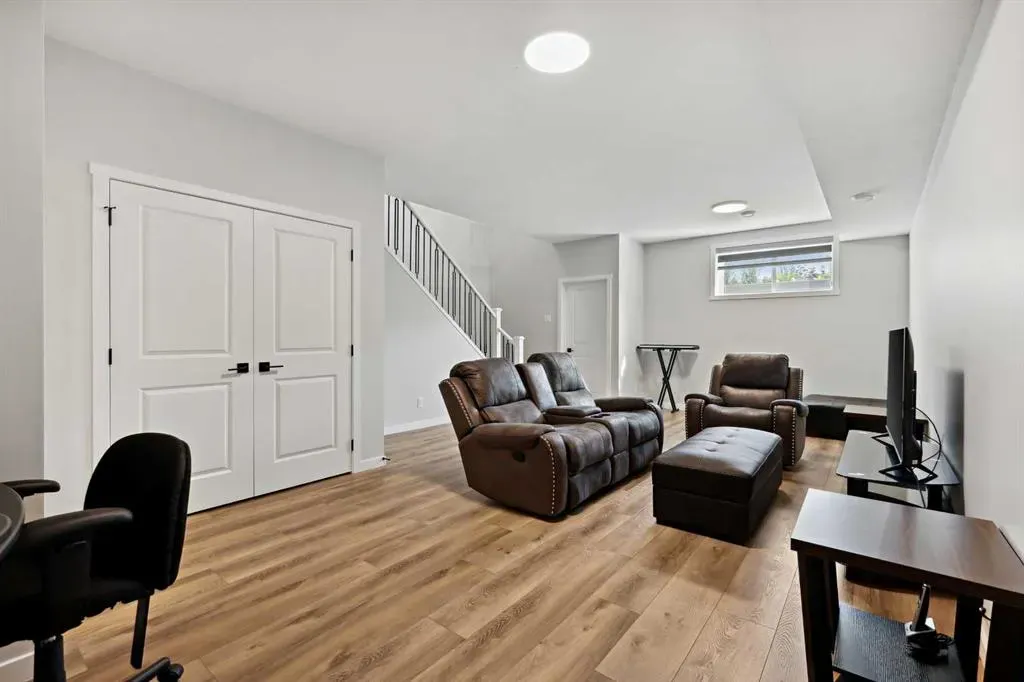 537 Marine Drive SE