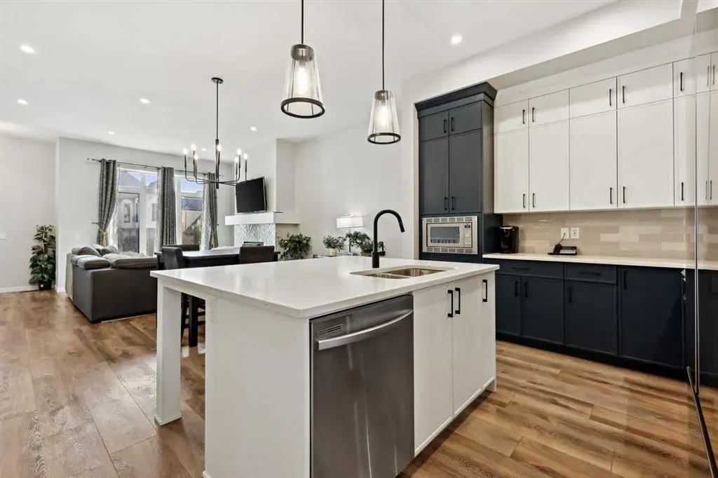537 Marine Drive SE