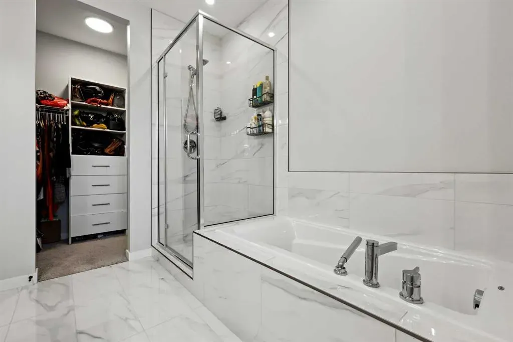 537 Marine Drive SE