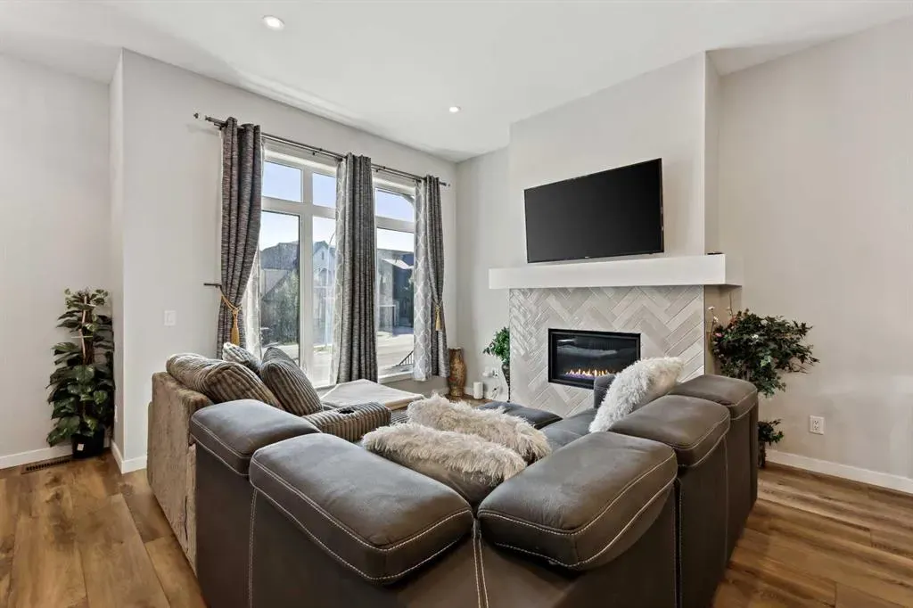 537 Marine Drive SE