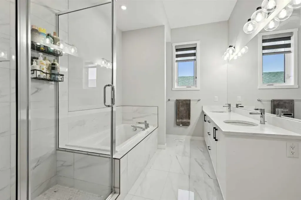 537 Marine Drive SE