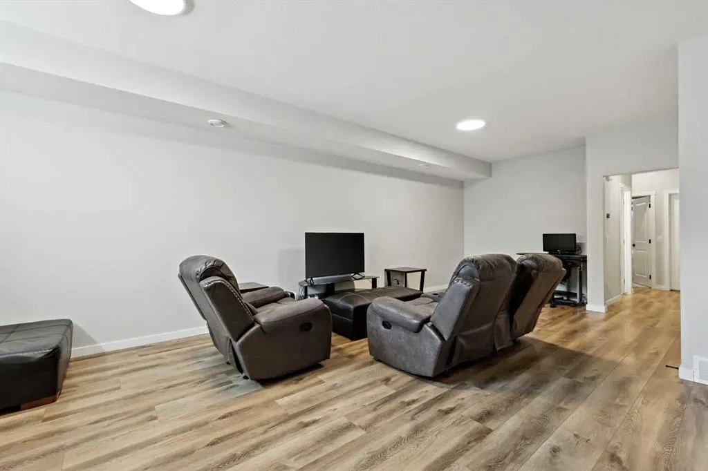 537 Marine Drive SE