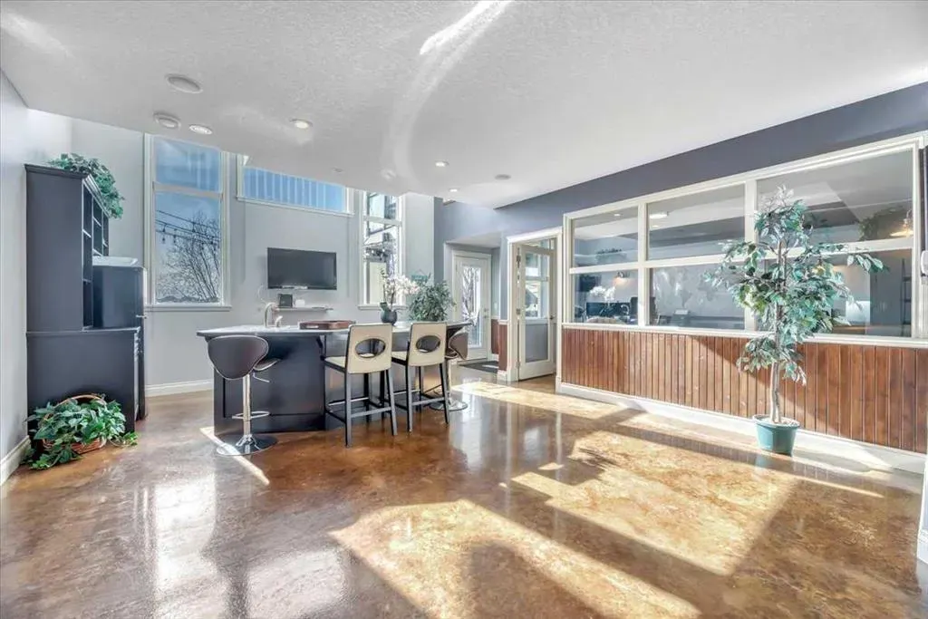 231 Railway Close SE