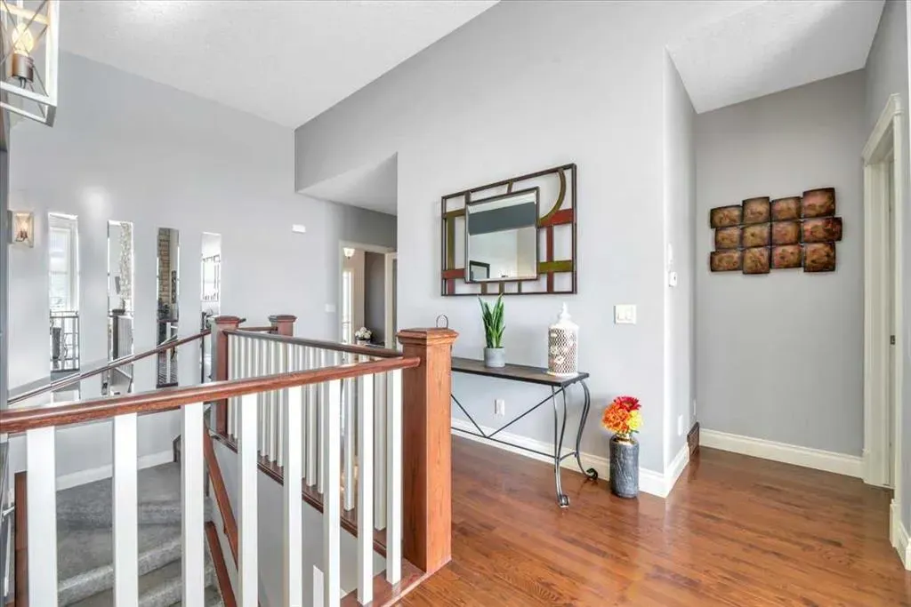 231 Railway Close SE