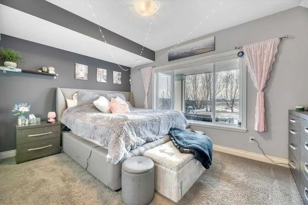 231 Railway Close SE