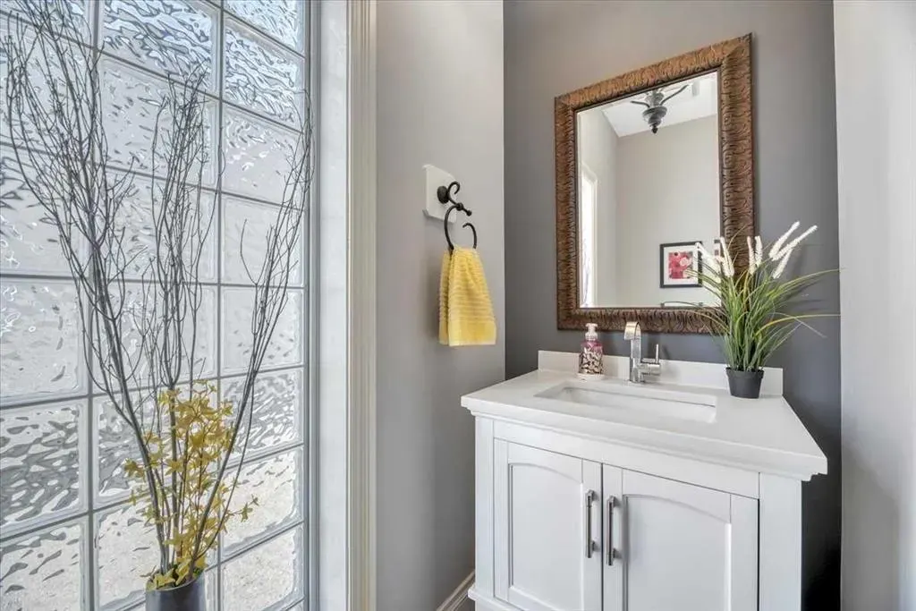 231 Railway Close SE