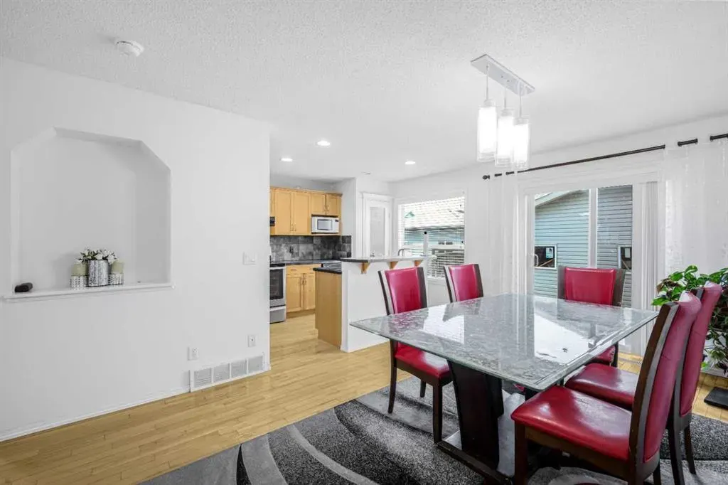 102 Evansford Grove NW