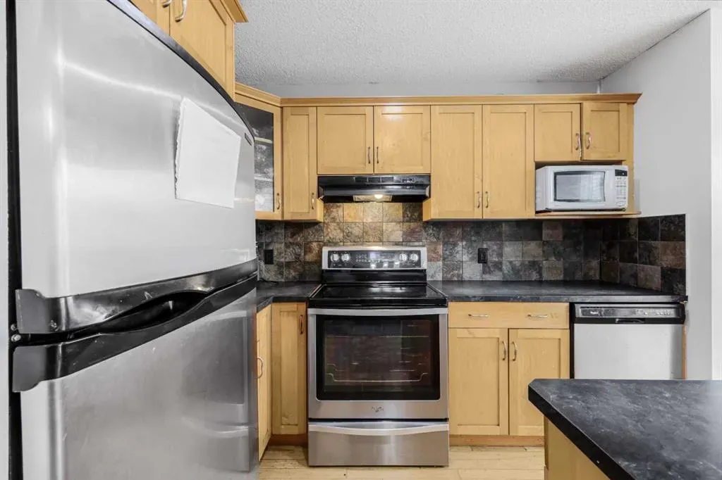 102 Evansford Grove NW