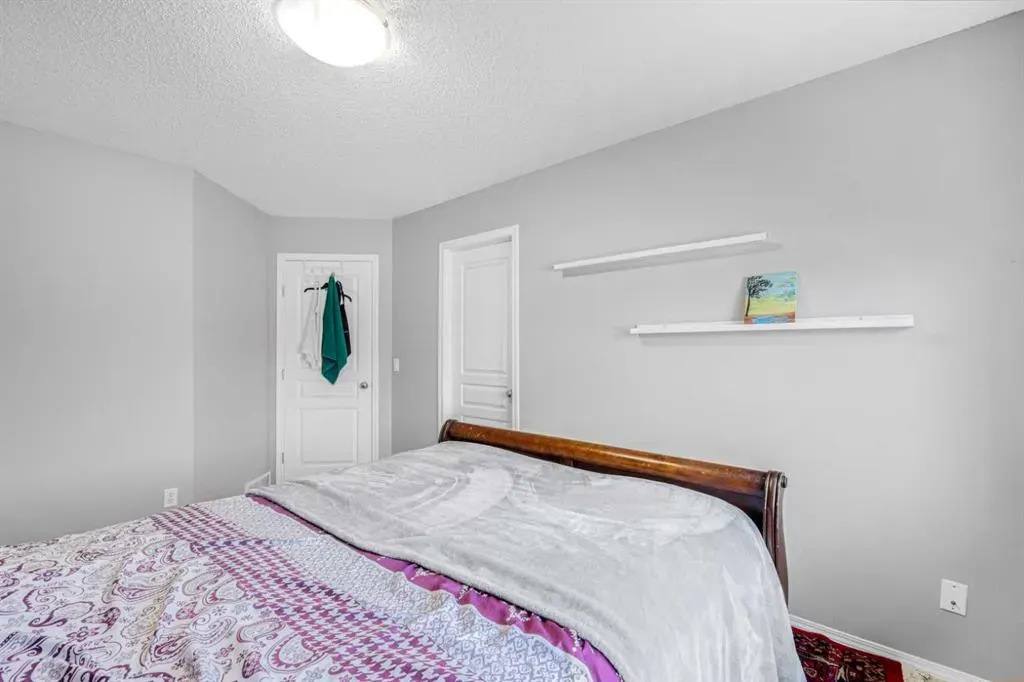 102 Evansford Grove NW