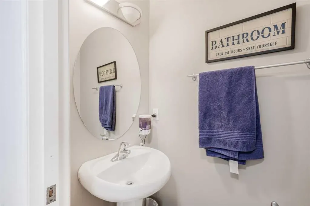 102 Evansford Grove NW