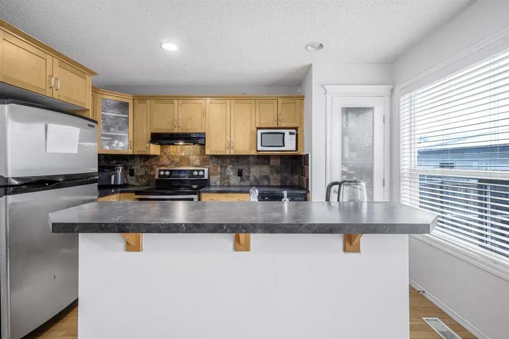 102 Evansford Grove NW