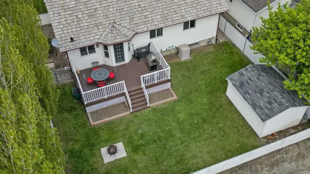 11 Strathmore Lakes Crescent