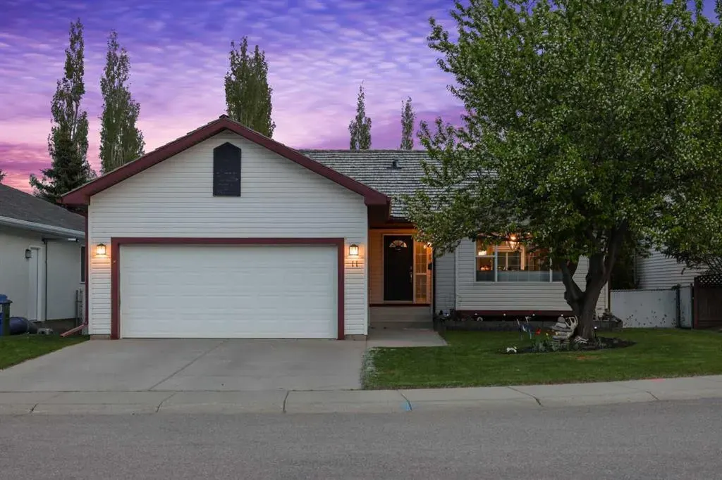 11 Strathmore Lakes Crescent