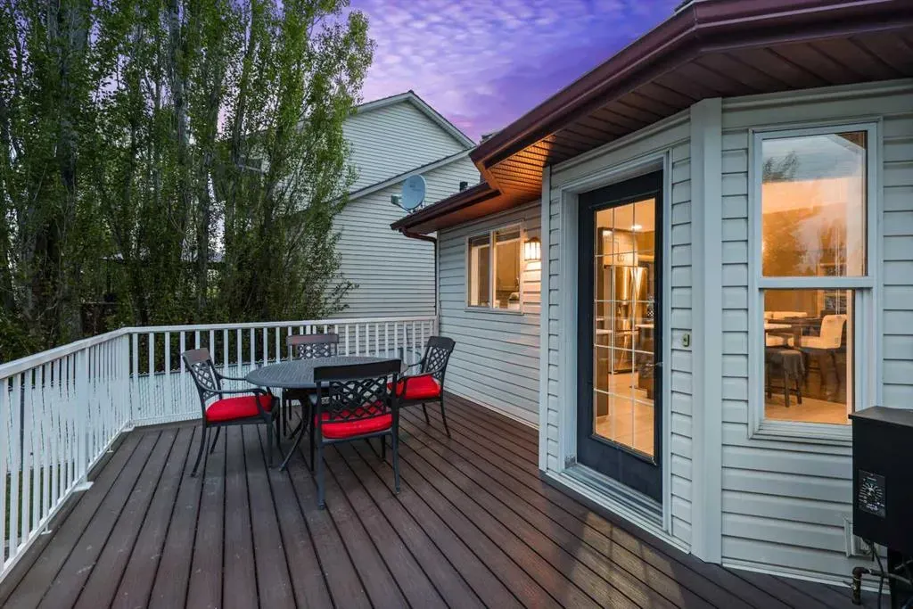 11 Strathmore Lakes Crescent
