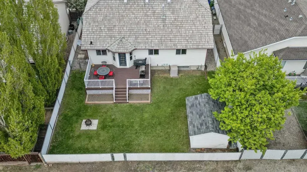11 Strathmore Lakes Crescent