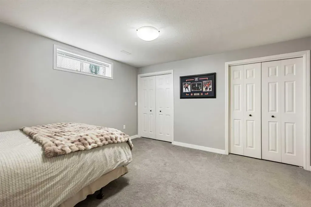 11 Strathmore Lakes Crescent