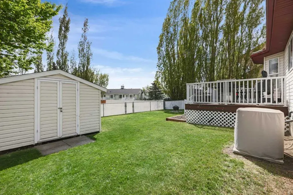 11 Strathmore Lakes Crescent