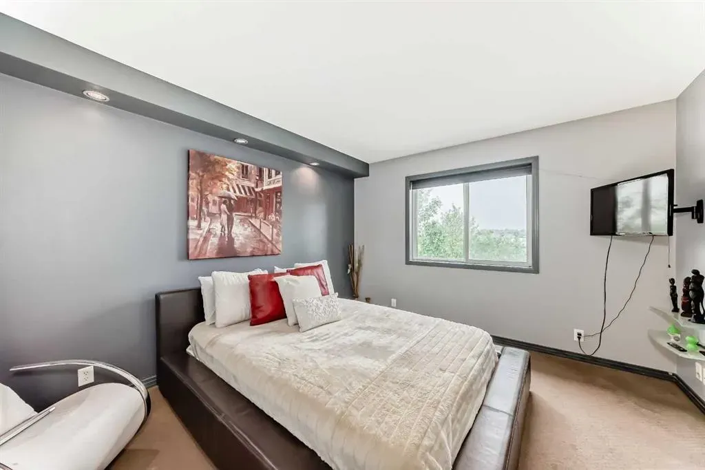 206 Tuscany Ravine Close NW