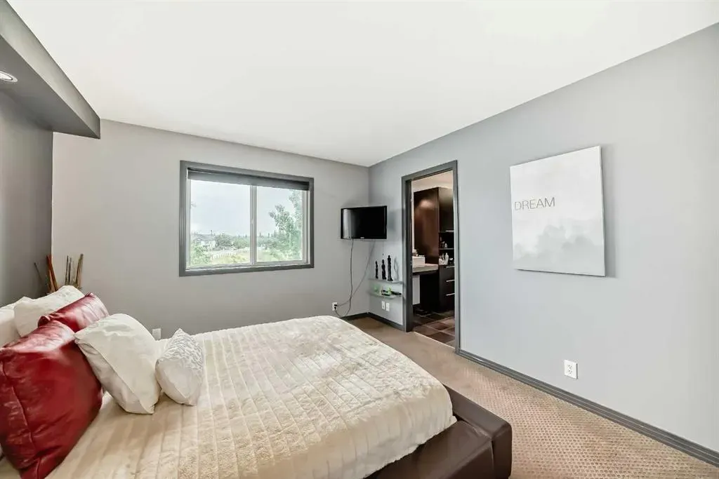 206 Tuscany Ravine Close NW