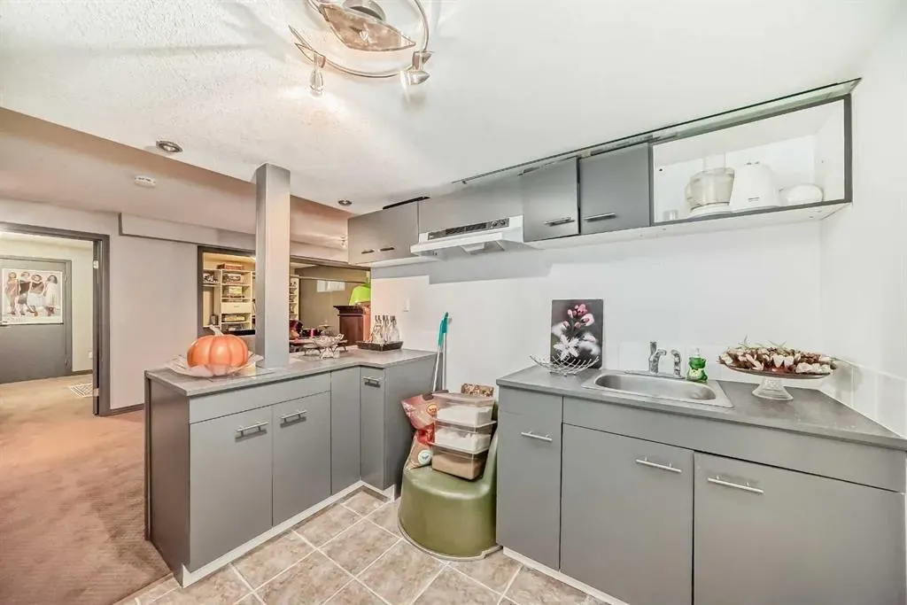 206 Tuscany Ravine Close NW