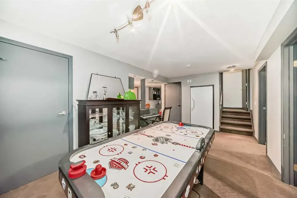 206 Tuscany Ravine Close NW