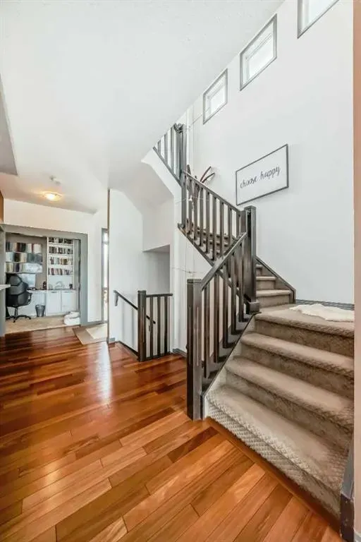 206 Tuscany Ravine Close NW